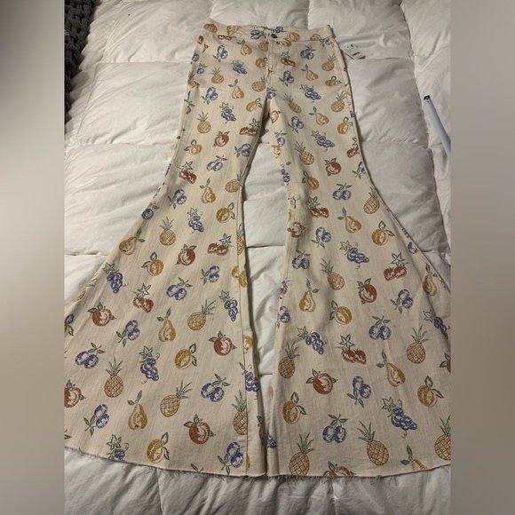 Free People Just Float On Flare Jeans - NWT - Size 28 - Picture 6 of 16